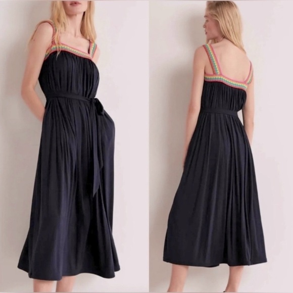 BODEN Crochet Trim Jersey Maxi Dress Navy 14 - mordernwear.com BODEN Crochet Trim Jersey Maxi Dress Navy 14 - mordernwear.com